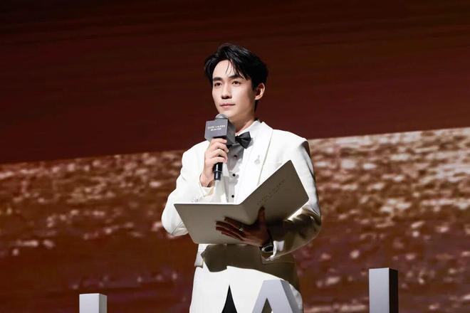 年末潮流交响乐正全面奏响ky开元棋牌本周时髦大事(图44) 年末潮流交响乐正全面奏响ky开元棋牌本周时髦大事(图44)